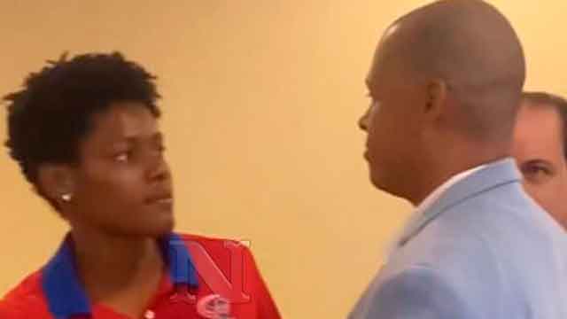 El saludo de Marileidy Paulino y Félix Sánchez