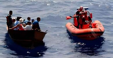 Ocho hombres y una mujer en aguas de Puerto Rico
