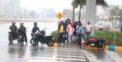 Depresiones y olas tropicales provocarán fuertes lluvias en muchas provincias