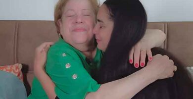 Una madre se reencuentra con su hija después de 42 años