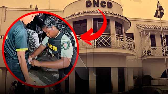 Una agente de la Dirección Nacional de Control de Drogas