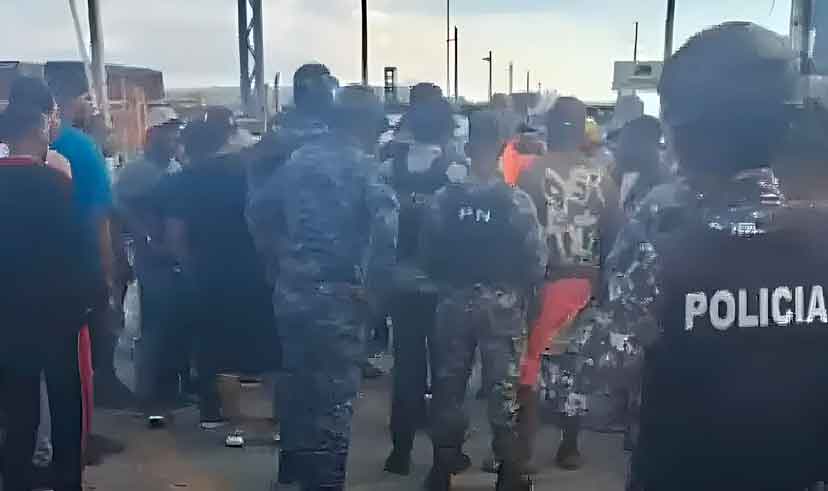 chofer golpeado y herido de bala por militares