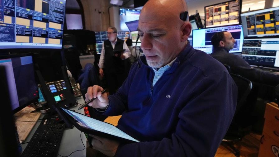 Bolsa de Wall Street abre en verde luego de que uno de sus indicadores arrojara incremento de casi 2%