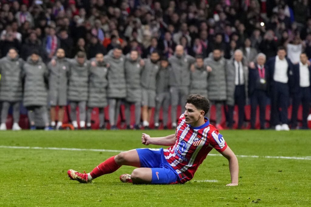 Penal anulado a Julián Álvarez: ¿Tocó el balón dos veces en polémico triunfo de Real Madrid?