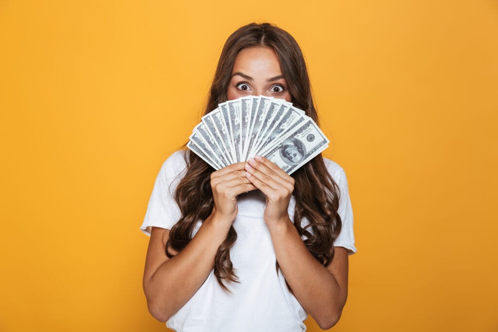Mujer cambia de rutina y gana $250,000 dólares
