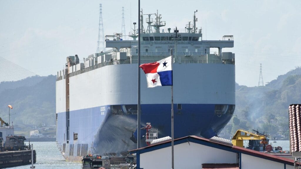 “Es de los panameños y seguirá siéndolo”: Panamá responde a Trump sobre estar barajando envío de tropas al Canal