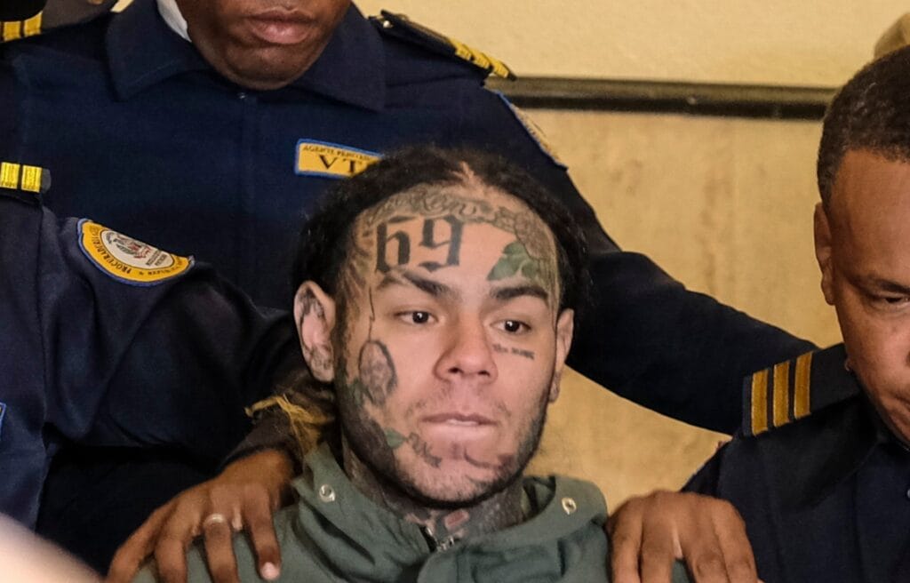Allanan la casa de Tekashi 6ix9ine: lo arrestaron por varias horas