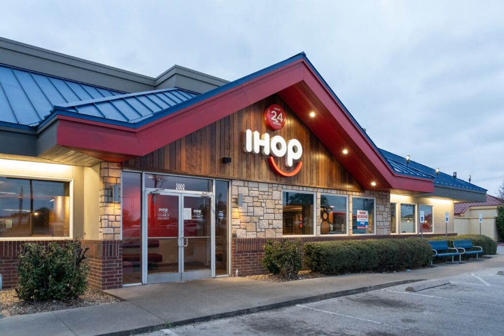 IHOP lanza bebida de menta con chocolate por el Día de San Patricio