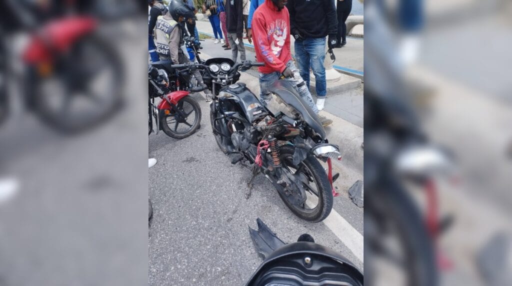 Motorista muere tras ser embestido por patana en el malecón de SD