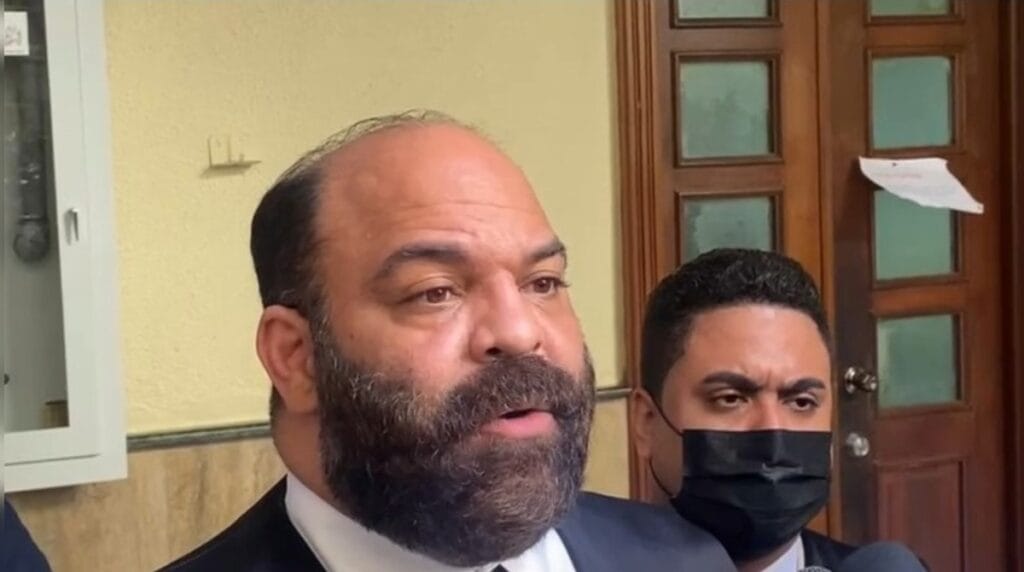 Dirigente político señalado por presiones en caso Jet Set, según denuncia ante Fiscalía
