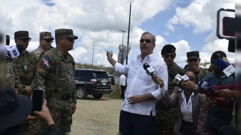 Abinader defiende protocolo migratorio durante visita a Dajabón