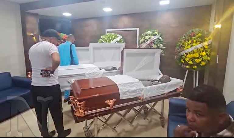 Velan los restos de tres de los asesinados por un exmilitar