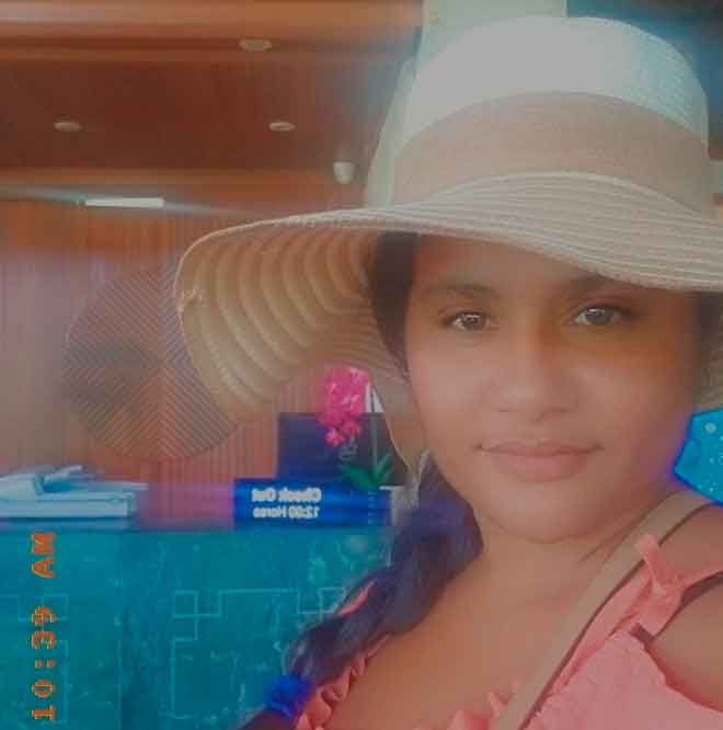 Una joven identificada como Esther Herrera