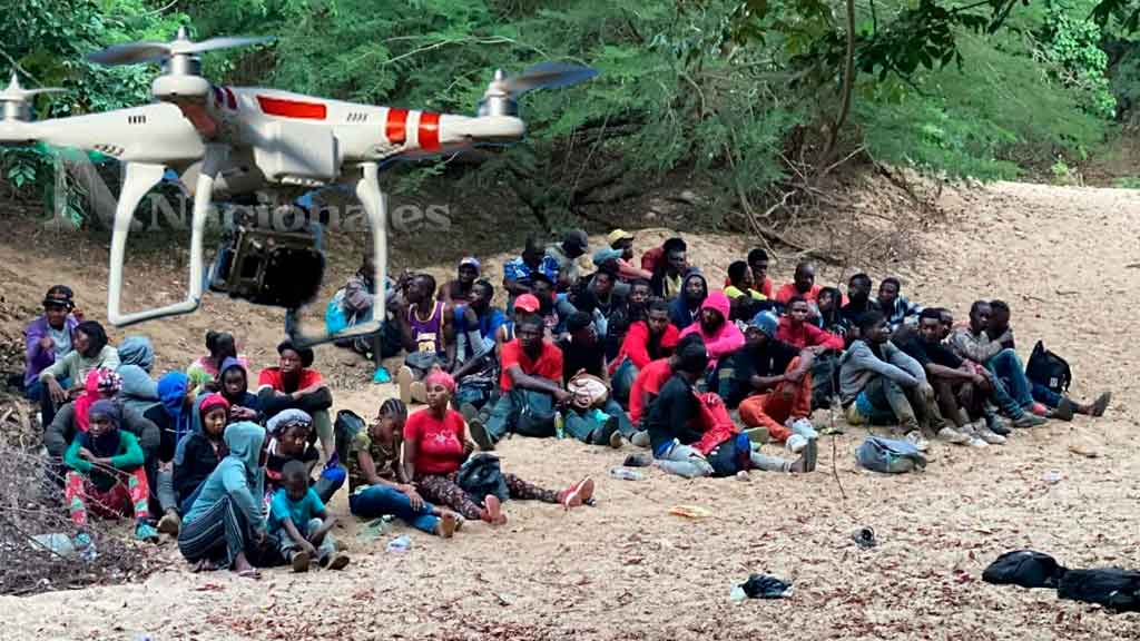 Ejército detiene a 53 haitianos indocumentados en Montecristi con apoyo de drones