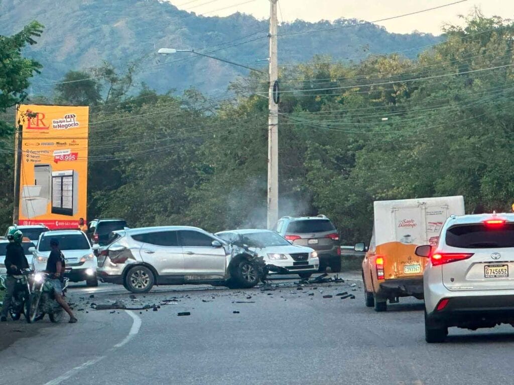 Múltiple choque se vieron involucrados varios vehículos