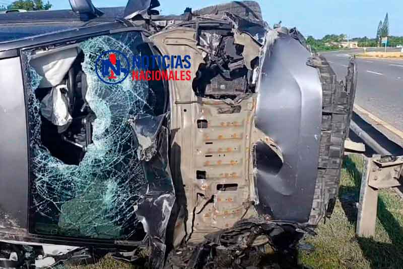 Accidente en Juan Dolio deja tres personas heridas tras volcadura en la Autovía del Este