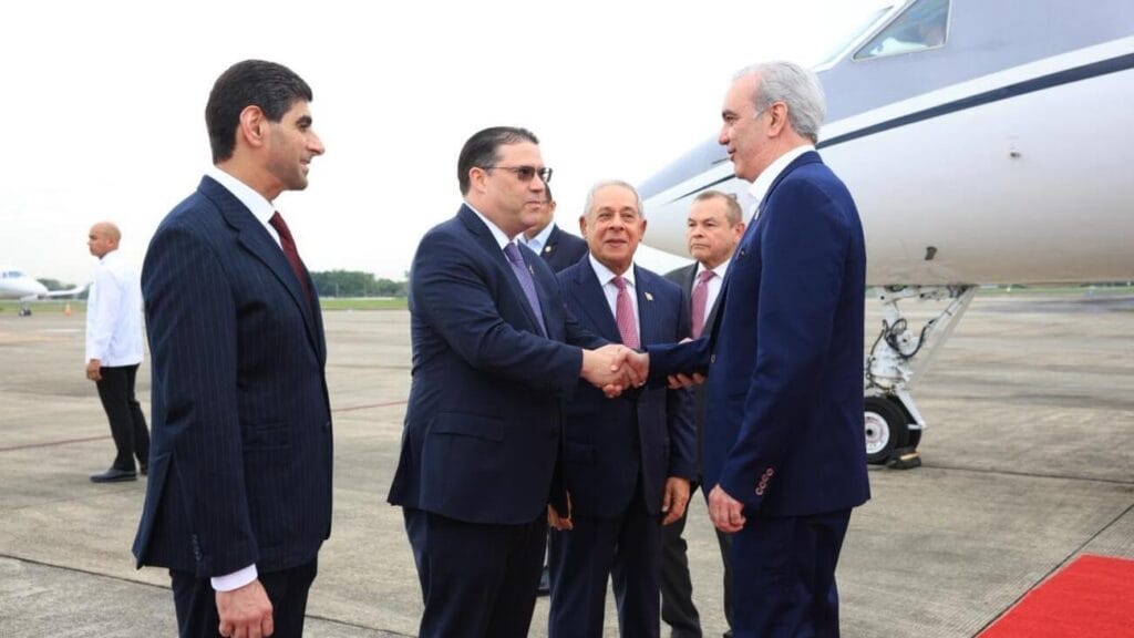 Abinader llega a Panamá, donde será orador principal de Congreso Mundial