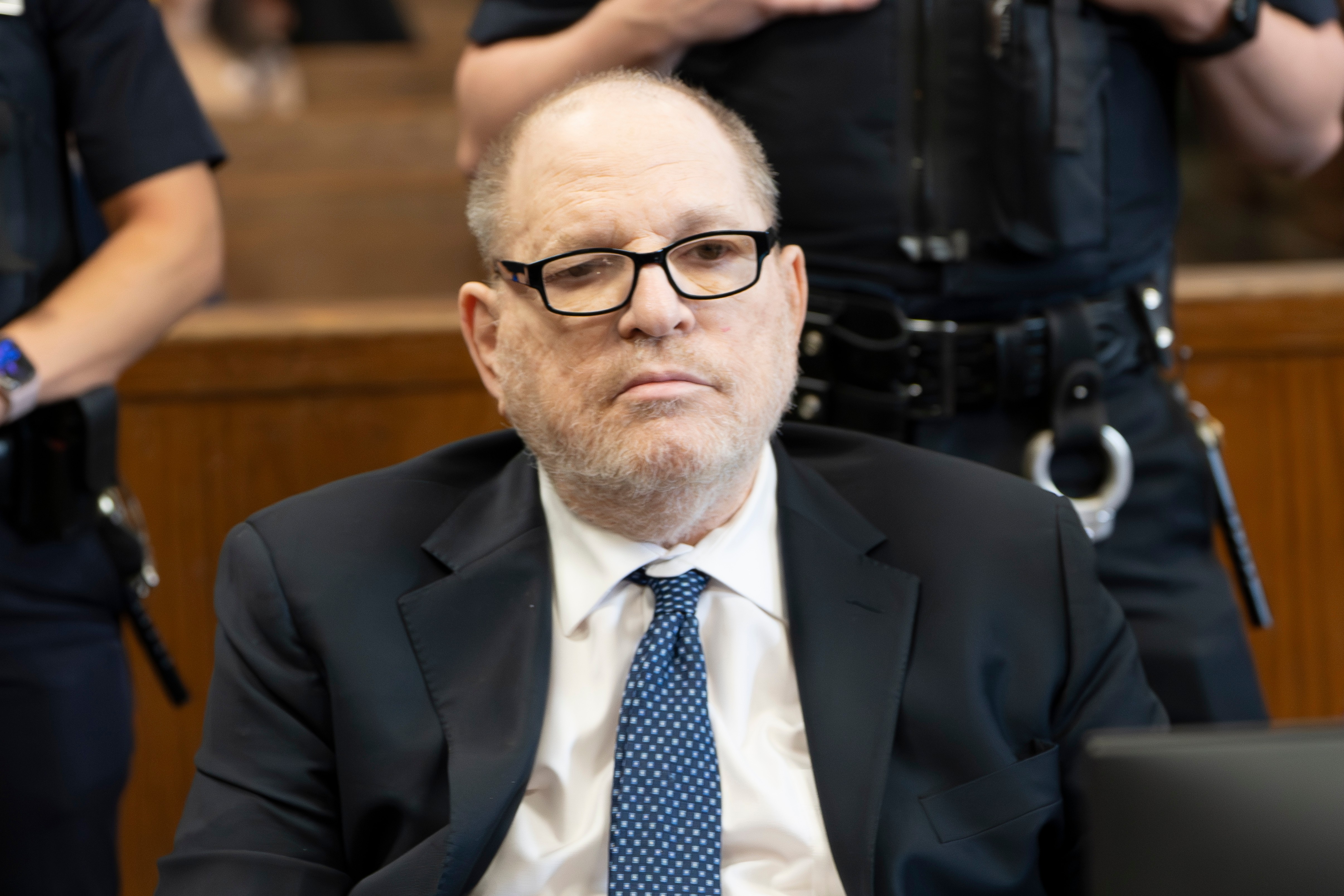 Declaran nulo el juicio por violación de Harvey Weinstein