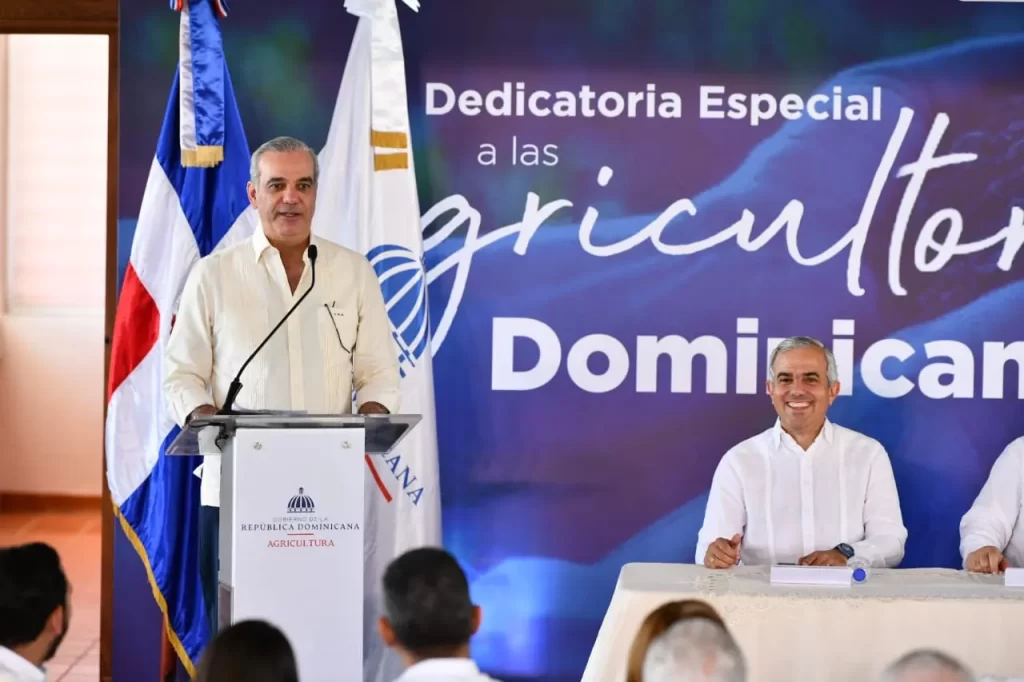 Abinader garantiza subsidio a fertilizantes y resalta aporte del campo en el Día del Agricultor
