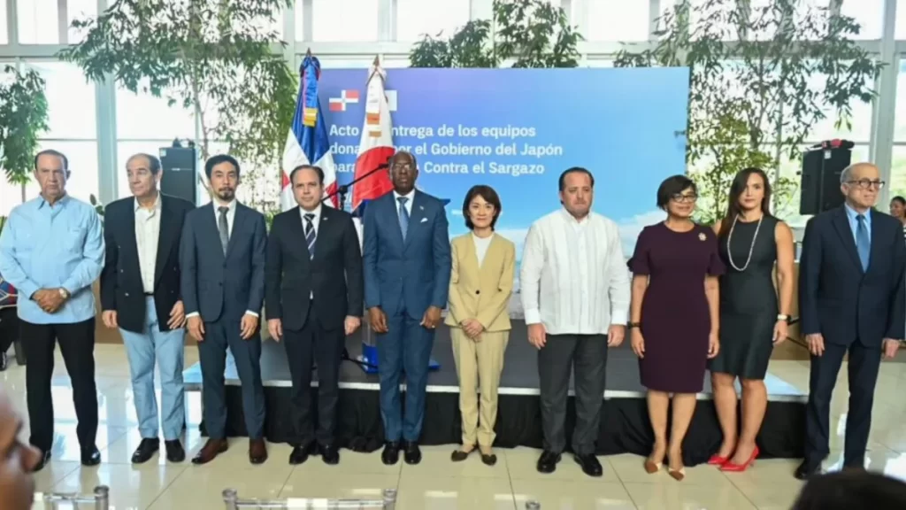 Embajada de Japón aporta alrededor de US$1.2 millones en equipos contra el sargazo