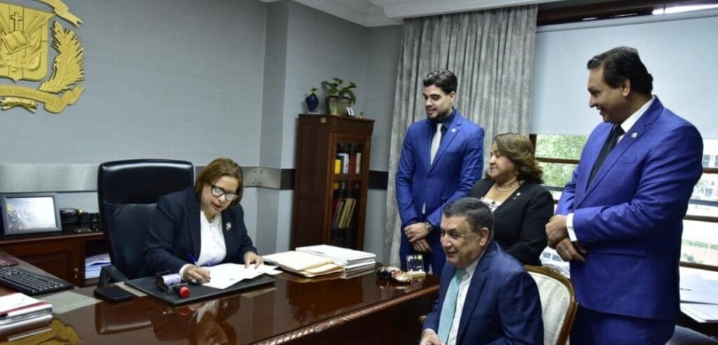 PLD retira resolución que citaba a Roberto Álvarez por acuerdo con EE.UU.