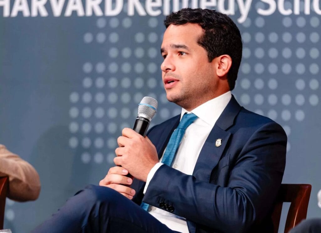 Omar Fernández es la principal figura opositora; tiene un 47% y Leonel 30