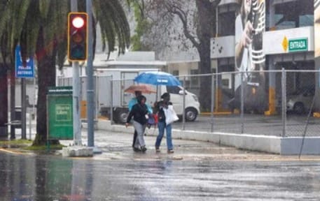 Vaguada provocará fuertes aguaceros y tormentas eléctricas esta tarde