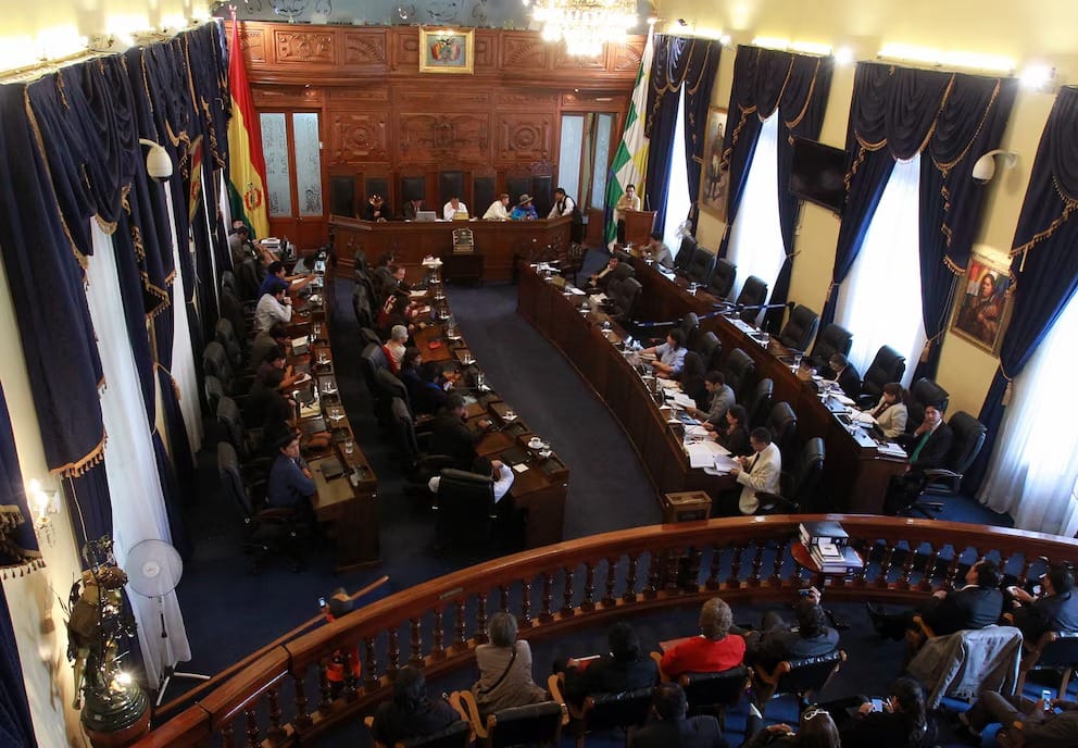 Senado boliviano elimina ley sobre estado de excepción en medio de crisis y protestas