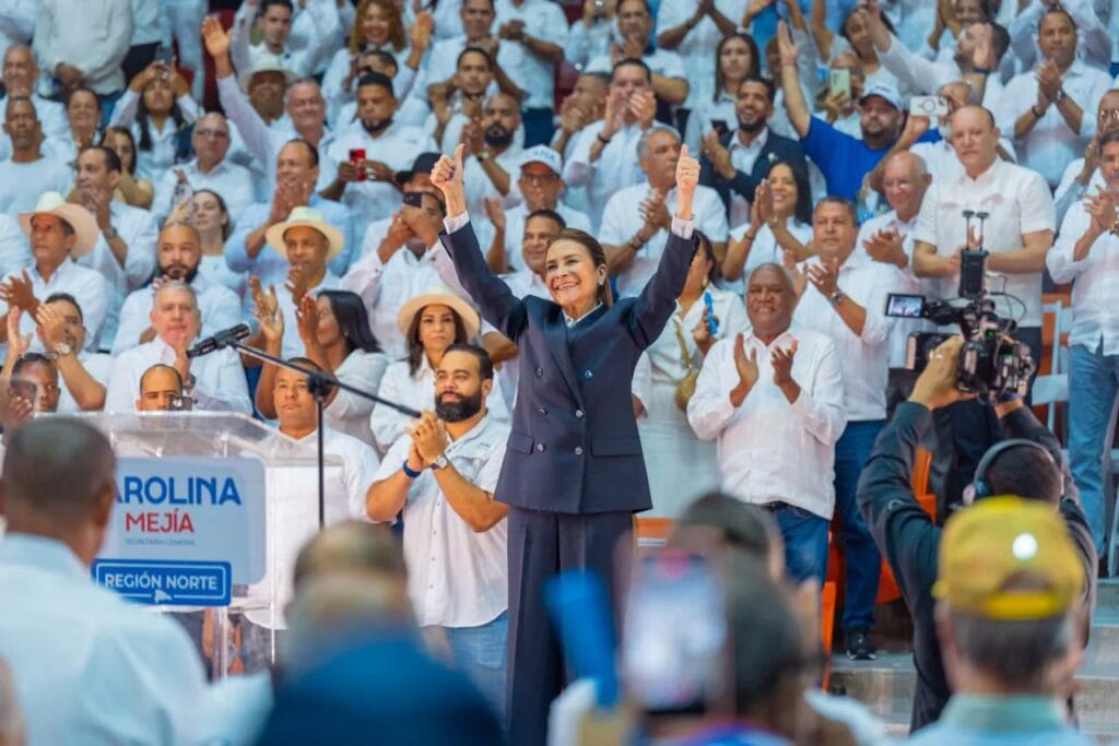 Carolina Mejía formaliza aspiración presidencial en acto del PRM en Santiago
