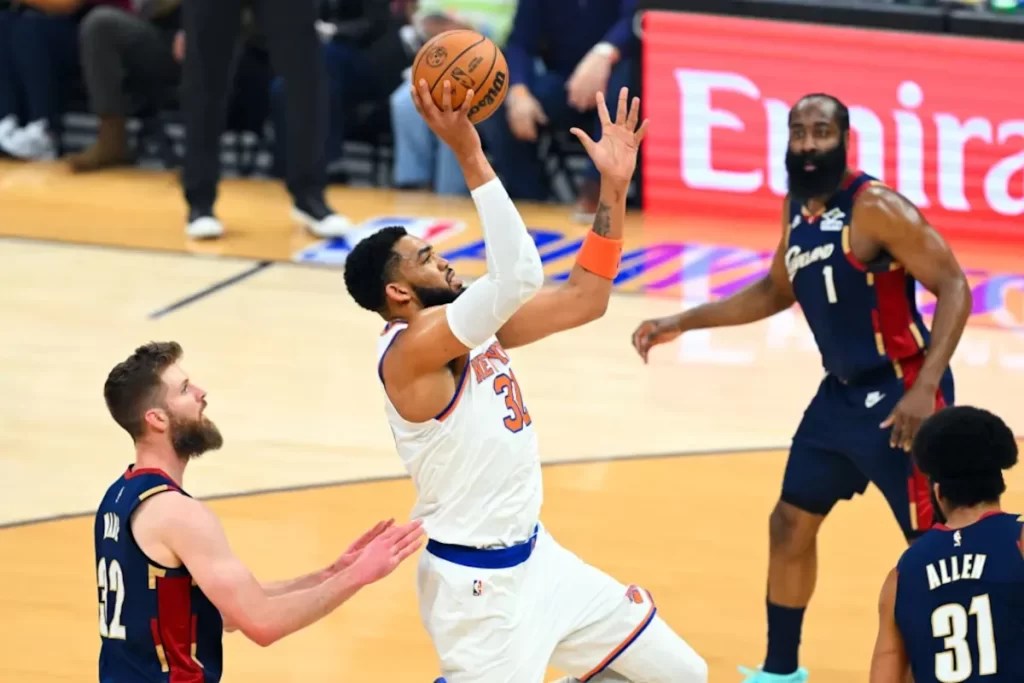 Karl Towns aporta 13 y los Kinicks de Nueva York ponen a Cleveland Cavaliers al borde de la barrida