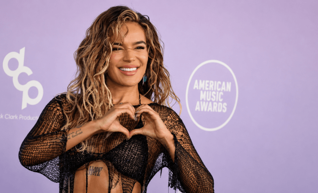 Karol G triunfa en los AMAs 2026 con doble premio y show en vivo