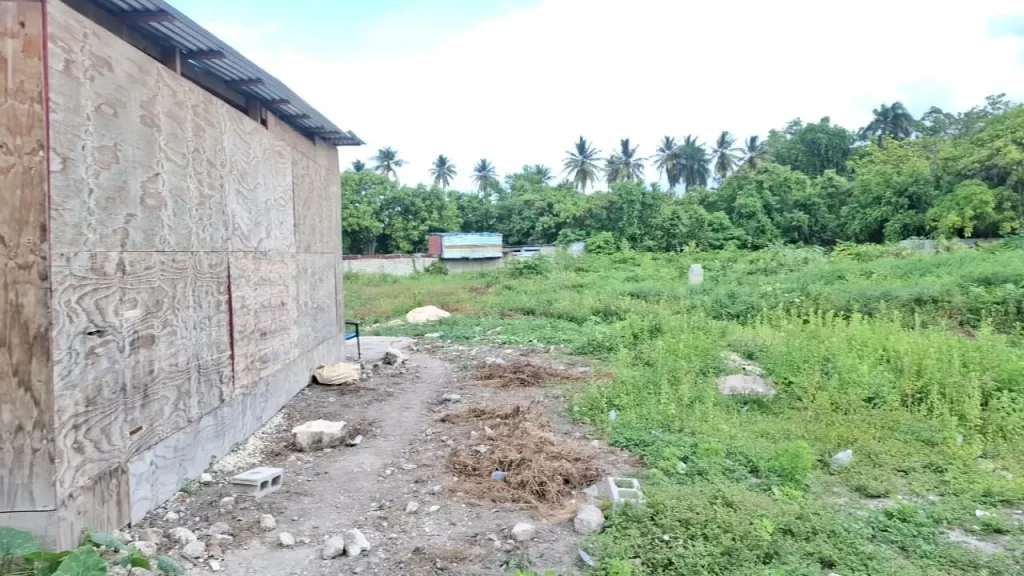 Denuncian abandono de construcción de escuela primaria en barrio de Cabral, Barahona