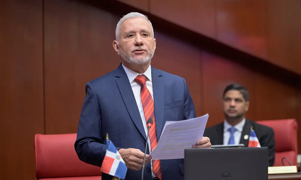 Senador Taveras Guzmán renuncia al PRM
