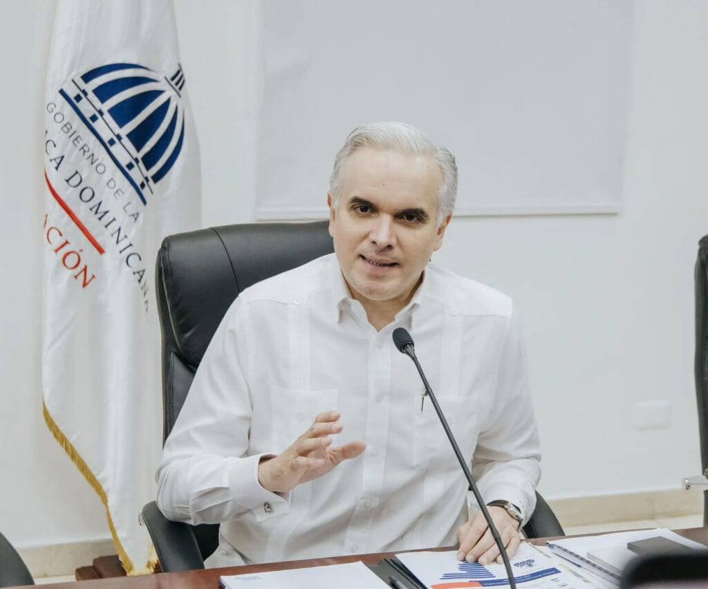 Orden para regular dispositivos móviles en escuelas también proteger estudiantes frente al ciberacoso