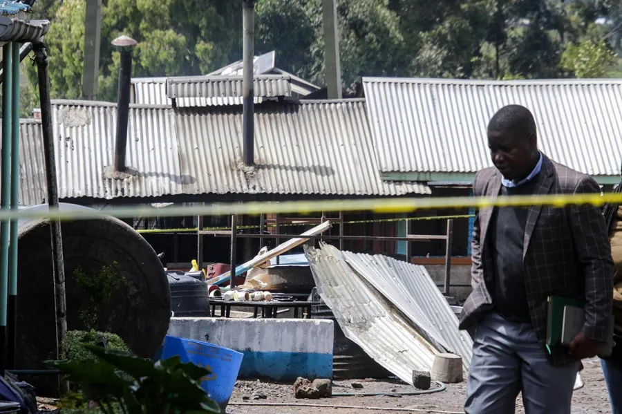 Fuego en internado femenino de Kenia deja 16 víctimas y 79 alumnas heridas