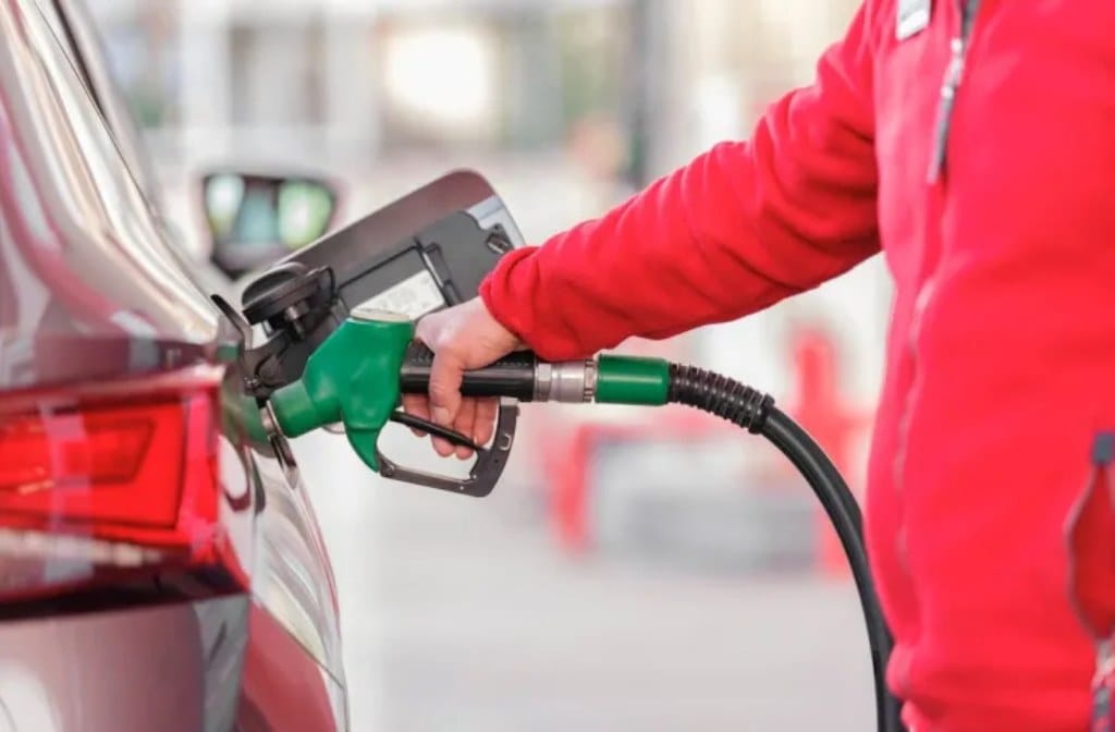Suben combustibles; Gobierno mantiene congelado el GLP