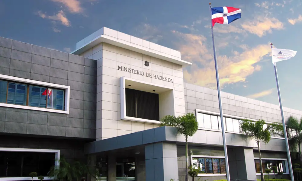 Hacienda: pobreza monetaria baja 2.6 puntos porcentuales