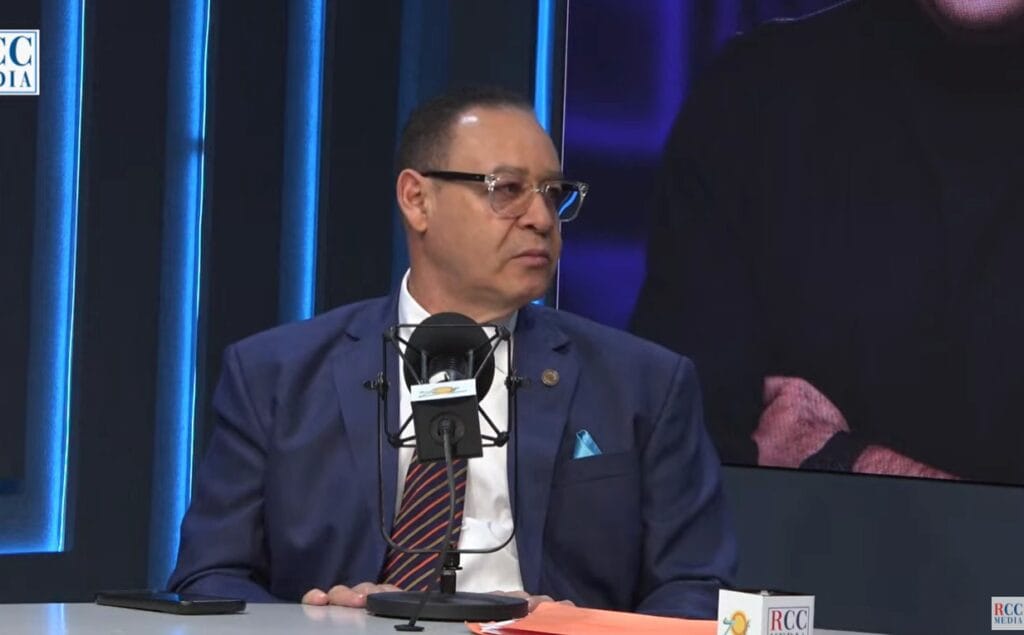 Expresidente del CODIA: no hay “burocracia cero”; funcionarios “no le hacen caso al presidente”