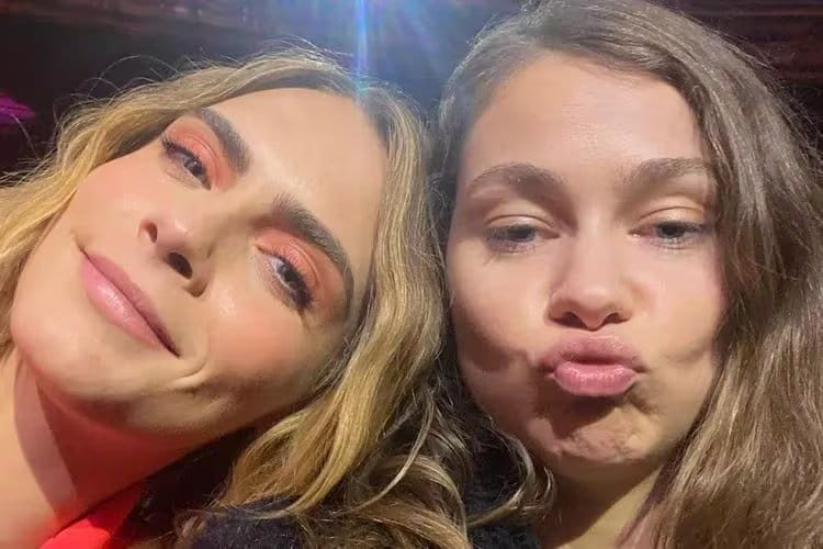 La modelo y actriz brit&aacute;nica Cara Delevingne celebr&oacute; p&uacute;blicamente su relaci&oacute;n con Minke, artista musical cuyo nombre real es Leah Mason (Instagram/@minke)