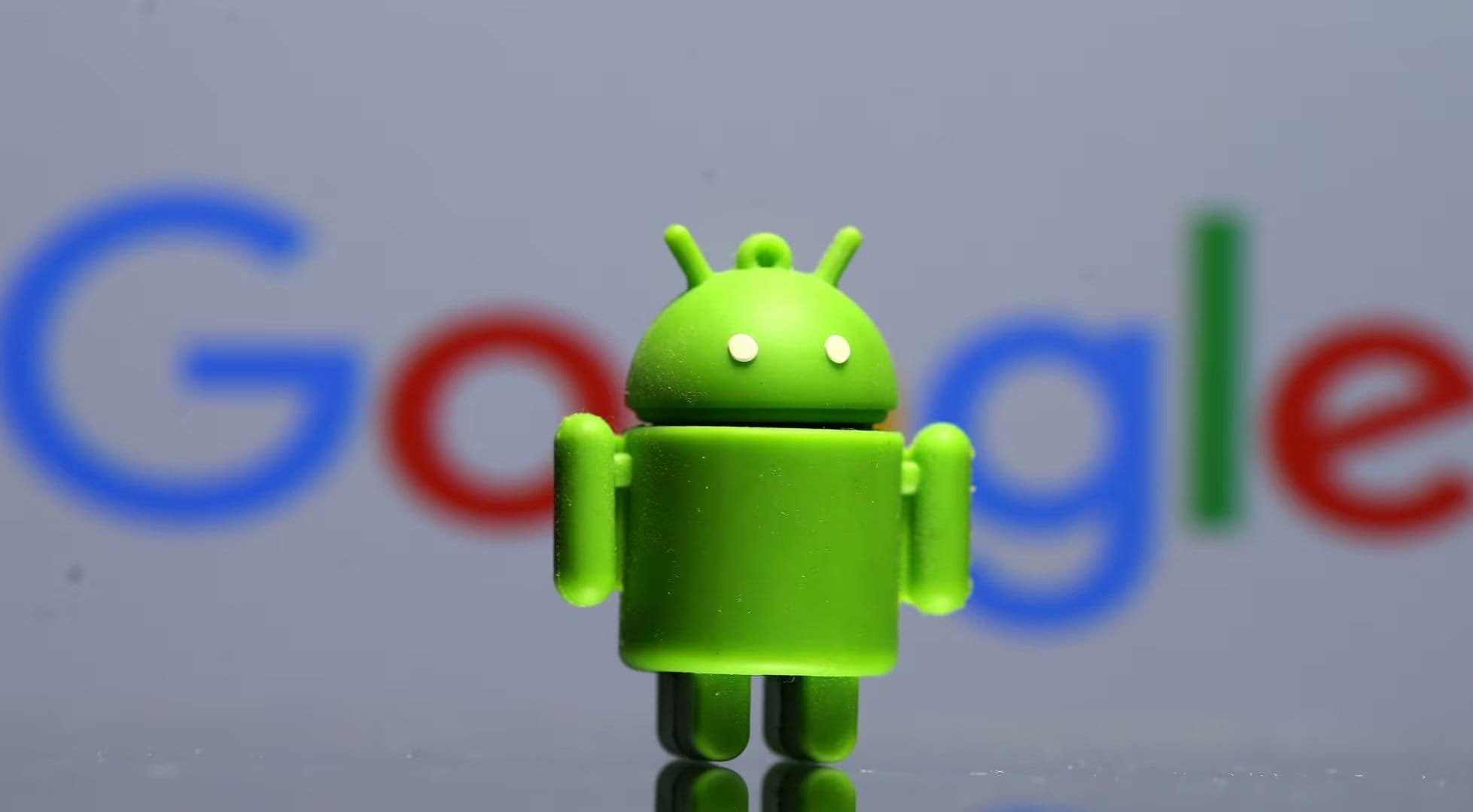 Descargar APKs puede causar robo de datos en tu celular Android. REUTERS/Dado Ruvic/Illustration/r/File Photo