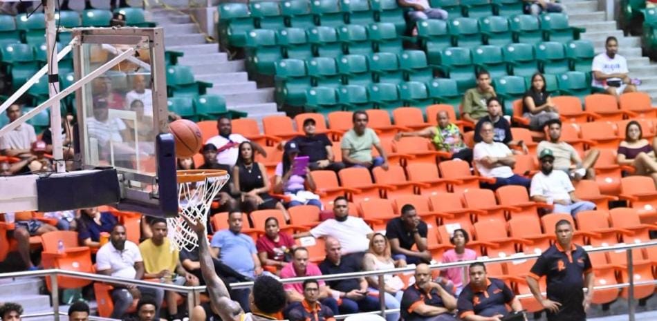 Metros debutan con éxito en la fase decisiva tras imponerse con autoridad a Reales.