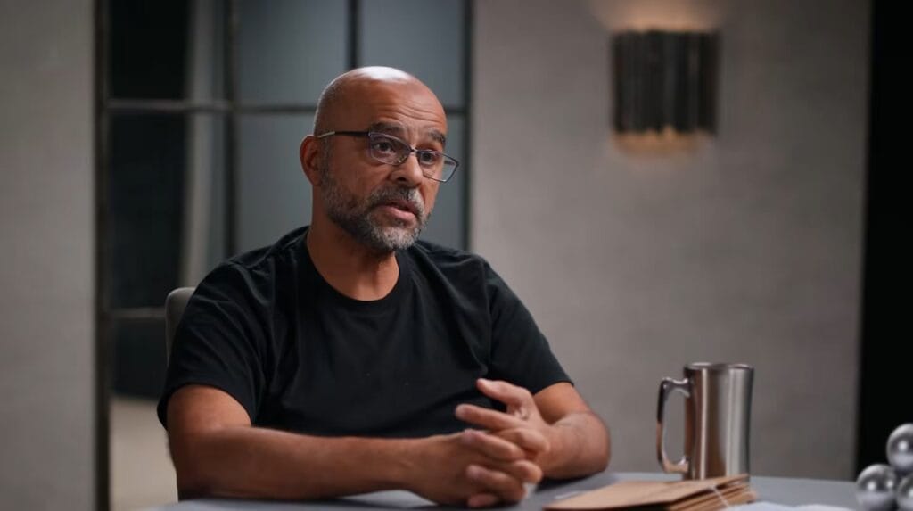 Exdirectivo de Google alerta sobre riesgos de concentración de poder en la IA
