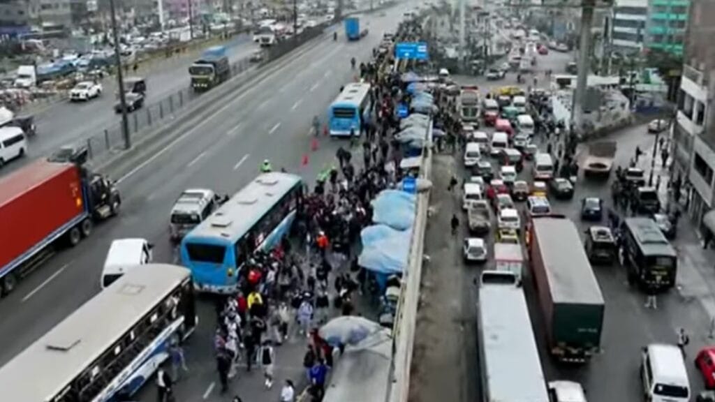 Transportistas mantienen paro del 2J pese a subsidio de combustible