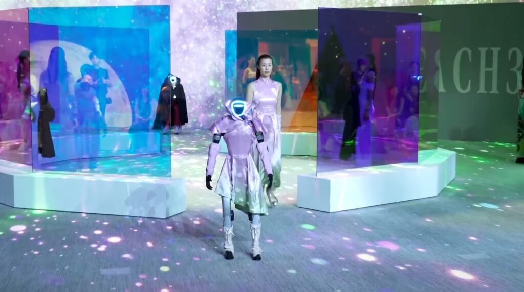 Moda y robots: así fue el innovador desfile en Seúl que mezcla tecnología y cultura