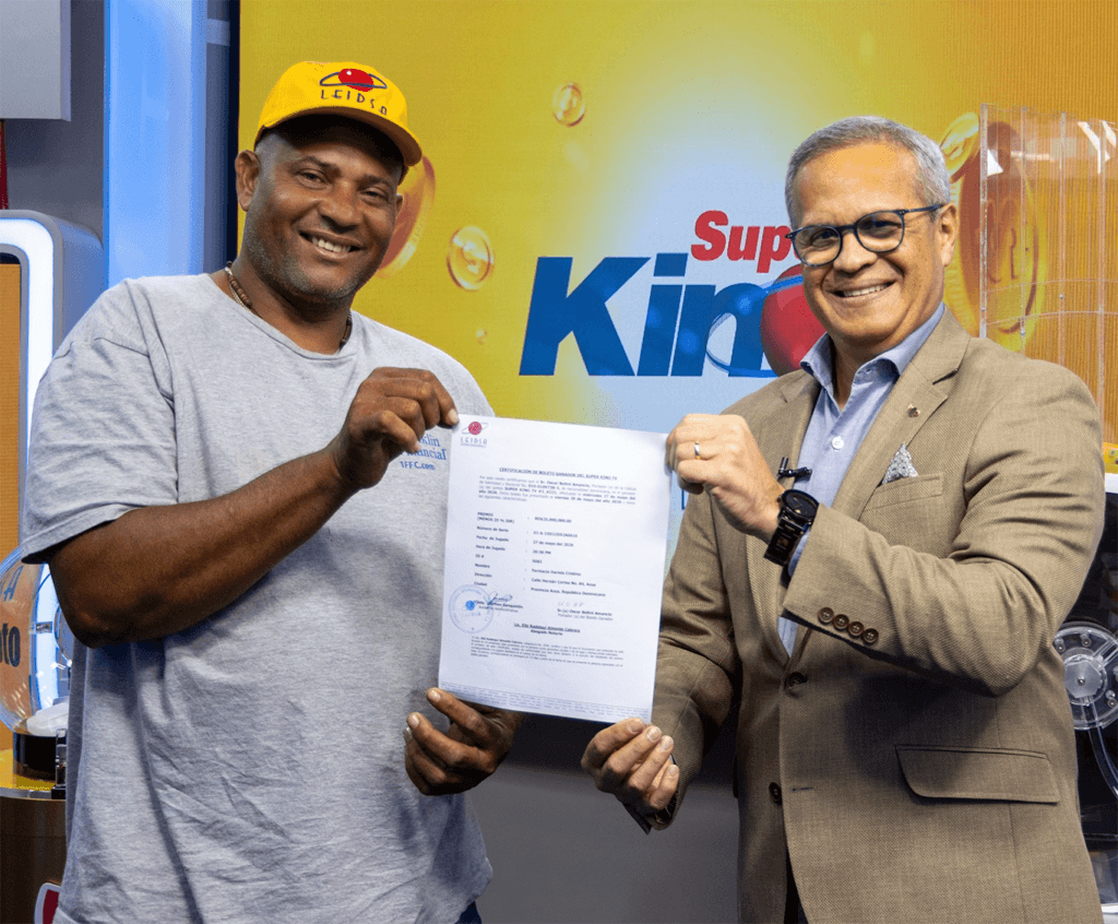 Leidsa entrega certificado a camionero ganador de 25 millones con el Súper Kino Tv