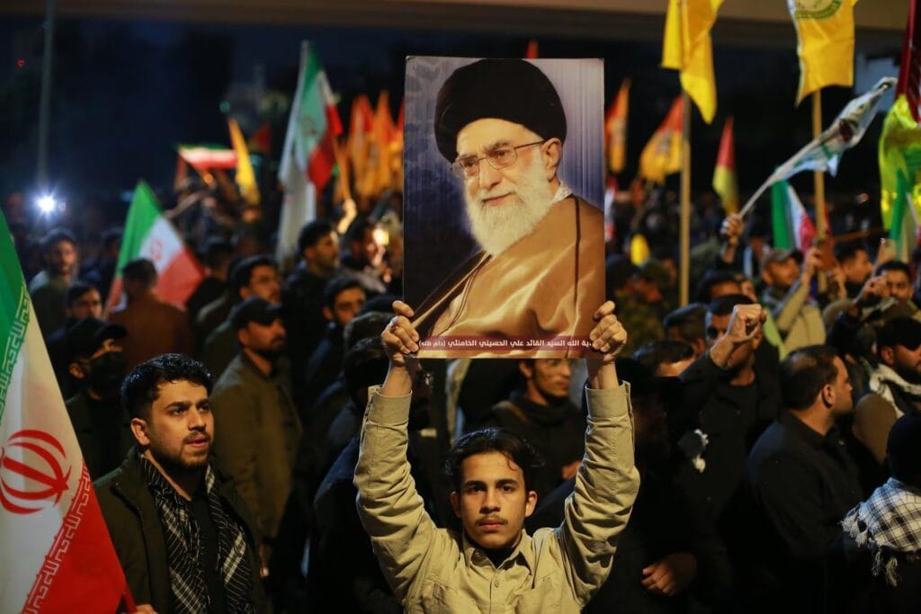 Irán alista funeral de tres días para Jamenei tras suspensión
