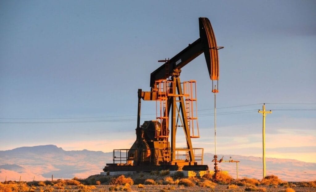 El crudo WTI aumenta 2,4 % por la tensión militar entre Washington y Teherán