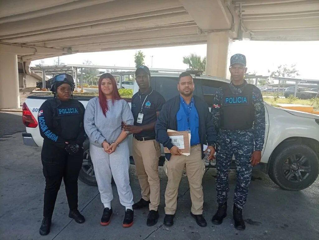 Interpol recibe mujer deportada de EE. UU. vinculada a caso de homicidio