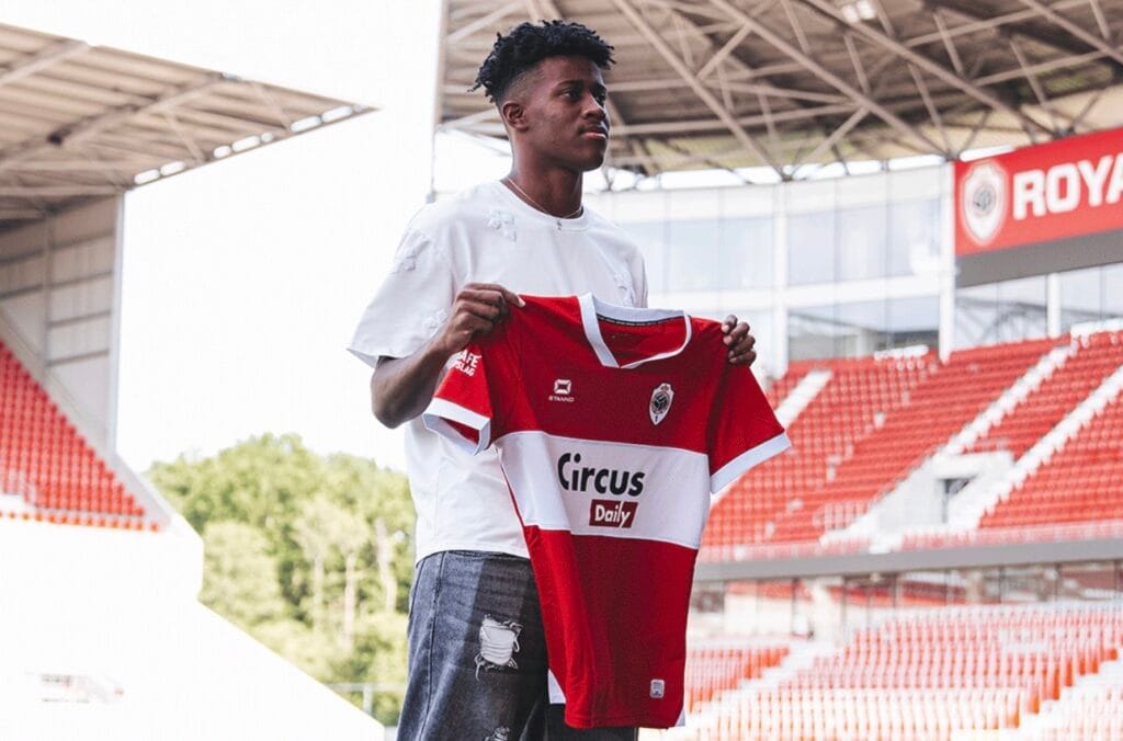 REFUERZO TRICOLOR: Royal Antwerp anuncia el fichaje de Carlos Mejía