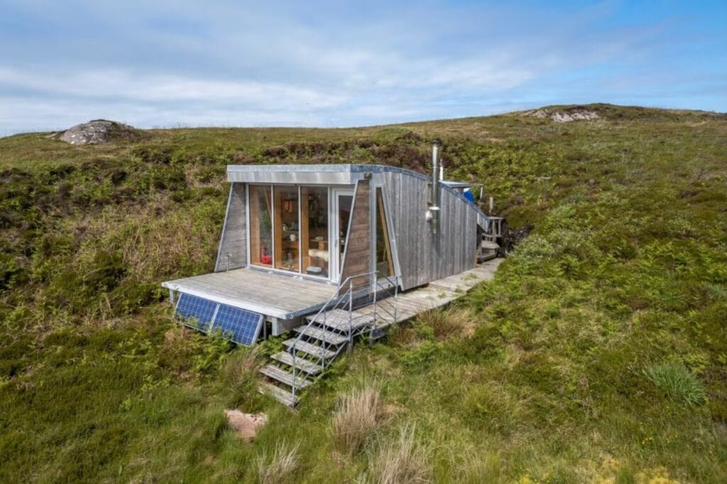 Isla privada en Escocia se subasta por 405.000 euros con cabaña incluida